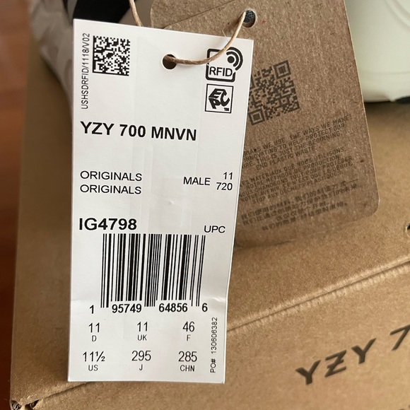 SOLD Yeezy Boost 700 MNVN ‘Analog’ - Picture 10 of 14